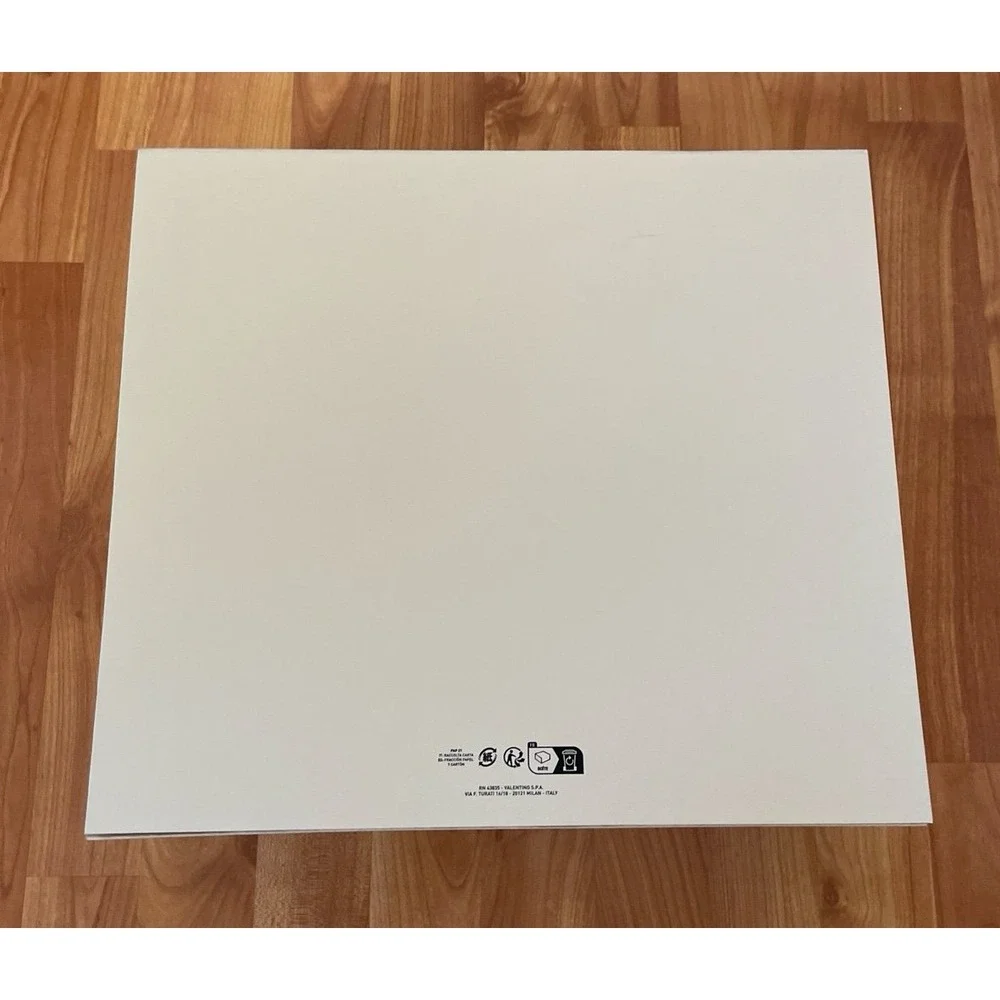 Valentino empty box‎